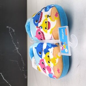 Baby Shark Kids Slippers Blue/White/Multi Color sz 7/8
